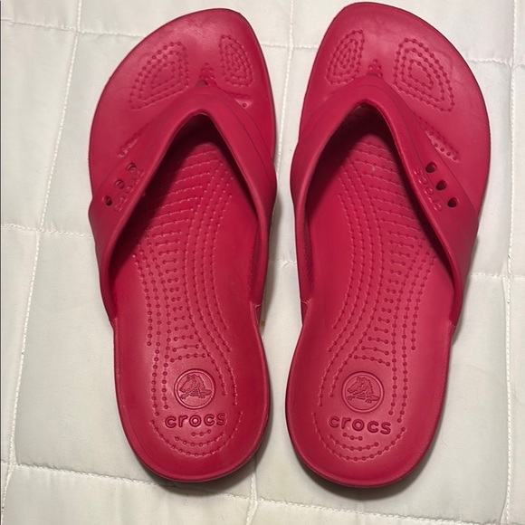 CROCS Vibrant Pink Flip Flop Thong Sandals - Picture 1 of 5